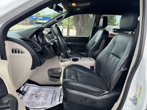 Used 2019 Dodge Grand Caravan SXT w/ Mopar Premium Addition Group FWD image 9