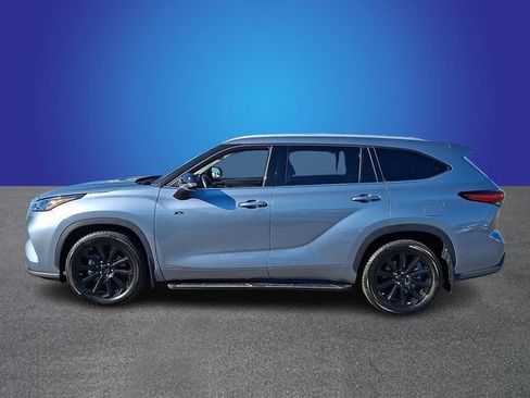 Used 2022 Toyota Highlander XLE AWD/4WD image 7