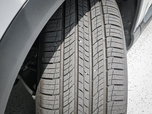 Used 2025 Honda Pilot EX-L image 12