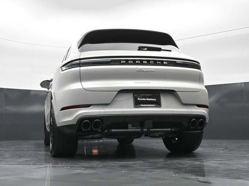New 2026 Porsche Cayenne AWD/4WD image 39
