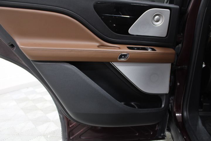Used 2022 Lincoln Aviator Reserve w/ Equipment Group 201A AWD/4WD image 24