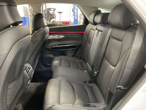 Used 2026 Genesis GV70 2.5T image 9