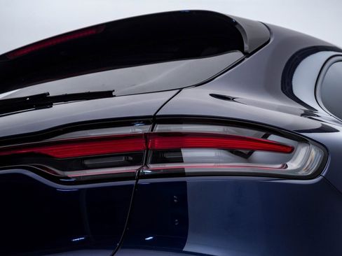 Certified 2023 Porsche Macan image 13