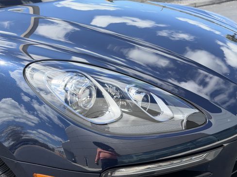 Certified 2018 Porsche Macan Sport Edition image 13