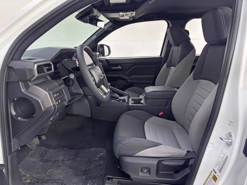 Used 2024 Toyota Tacoma TRD Off-Road image 15