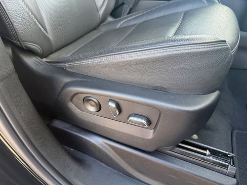 Used 2023 GMC Yukon XL Denali image 17