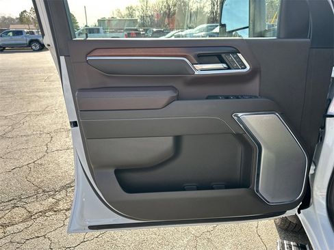 Used 2024 GMC Sierra 3500 Denali w/ Denali Reserve Package image 11