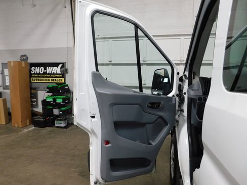 Used 2018 Ford Transit 150 XLT image 38