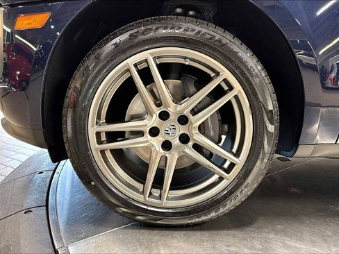 Used 2021 Porsche Macan AWD/4WD image 13