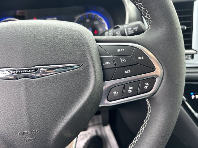 New 2026 Chrysler Pacifica Select FWD image 13