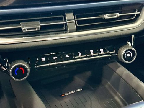 New 2026 Chevrolet Equinox EV LT image 17