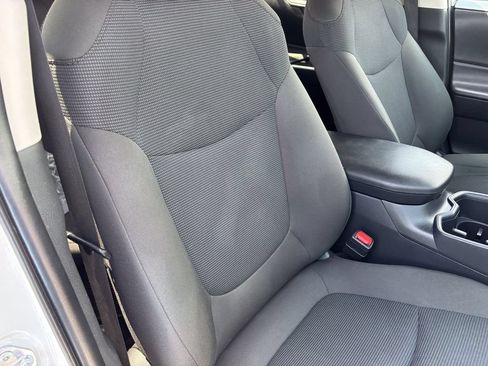 Used 2025 Toyota RAV4 LE AWD/4WD image 32