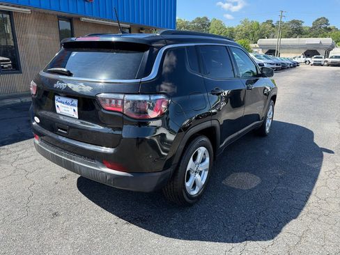 Used 2021 Jeep Compass Latitude FWD image 9