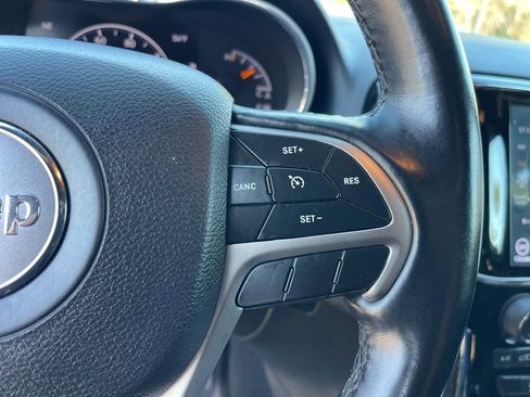 Used 2020 Jeep Grand Cherokee Altitude image 17