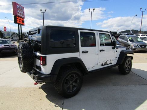 Used 2018 Jeep Wrangler Unlimited Rubicon AWD/4WD image 3