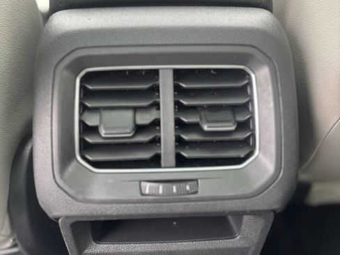 Used 2018 Volkswagen Tiguan SE w/ Panoramic Sunroof Package image 20