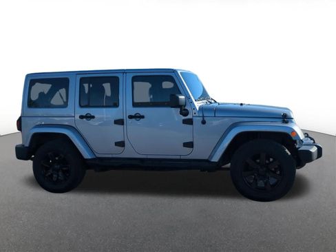 Used 2017 Jeep Wrangler Unlimited Sahara w/ Dual Top Group AWD/4WD image 7