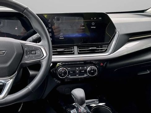 Used 2024 Chevrolet Trax ACTIV w/ Driver Confidence Package FWD image 6