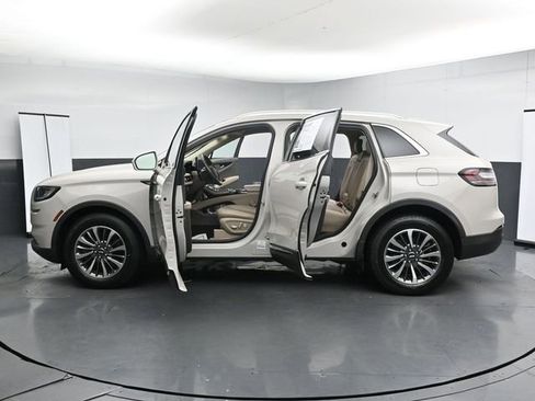 Used 2022 Lincoln Nautilus Reserve AWD/4WD image 41
