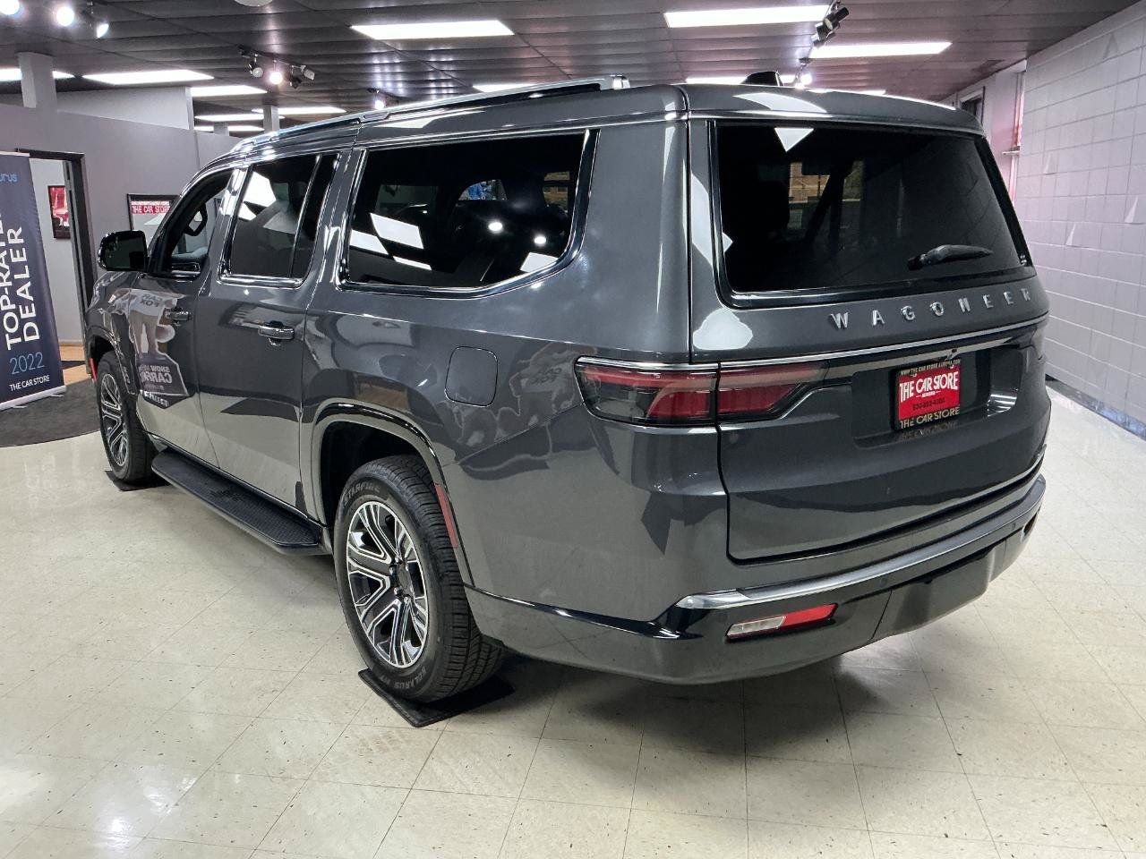 Used 2024 Jeep Wagoneer L Series II w/ Flexible Seating Group AWD/4WD image 4