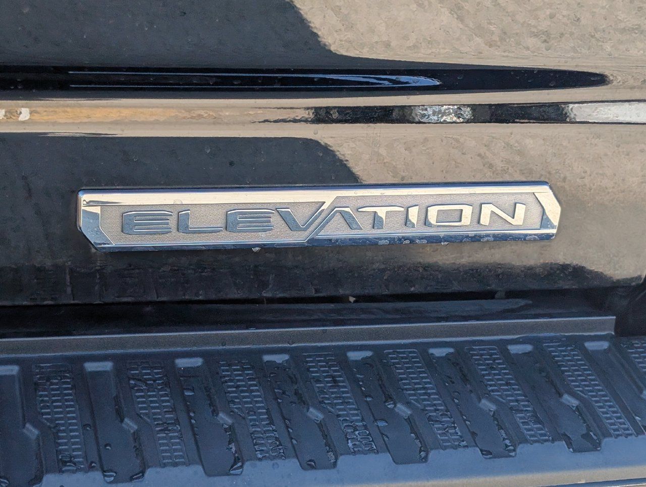 Used 2022 GMC Sierra 1500 Elevation w/ Elevation Premium Package AWD/4WD image 8