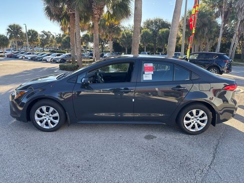 Used 2026 Toyota Corolla LE image 4