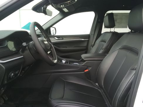 New 2026 Jeep Grand Cherokee Limited AWD/4WD image 14