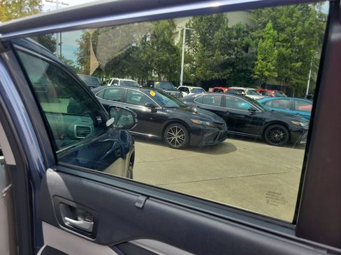 Used 2018 Toyota Highlander XLE FWD image 37