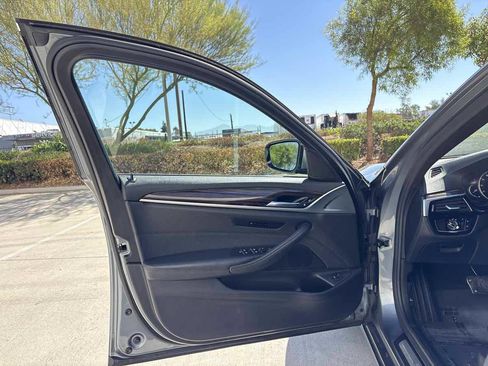 Used 2019 BMW 530i w/ Convenience Package RWD image 19