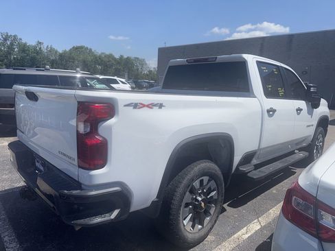 Used 2022 Chevrolet Silverado 2500 Custom w/ Custom Value Package AWD/4WD image 3