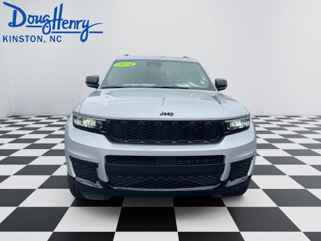 Used 2024 Jeep Grand Cherokee L Altitude AWD/4WD image 8