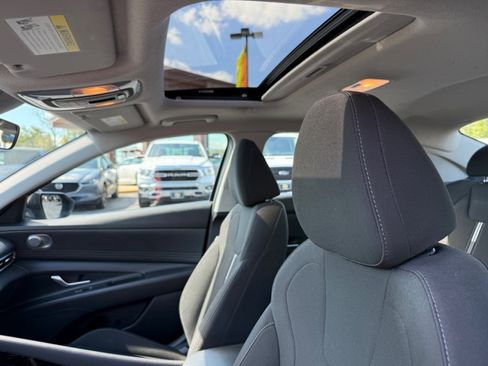 Used 2021 Hyundai Elantra SEL w/ Convenience + Premium Package image 31