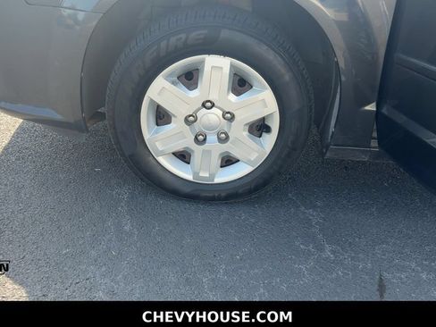 Used 2012 Dodge Grand Caravan SE FWD image 16