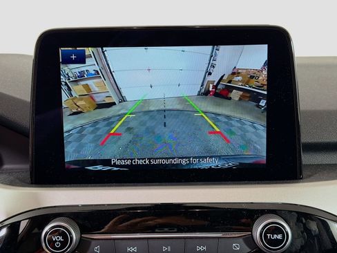 Used 2022 Ford Escape SE w/ SE Sport Appearance Package image 16