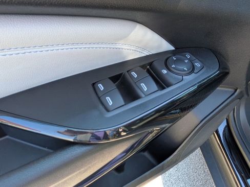 Used 2025 Chevrolet Trax LT w/ LT Convenience Package image 14