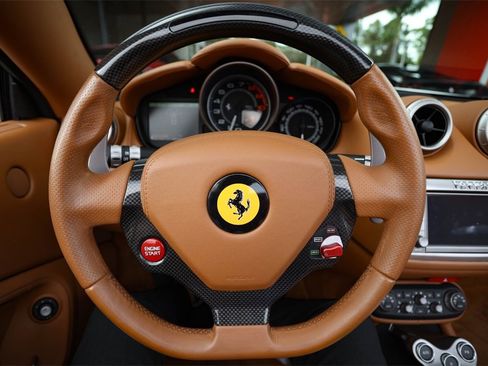 Certified 2012 Ferrari California image 28