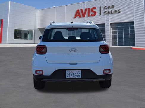 Used 2025 Hyundai Venue SEL FWD image 7