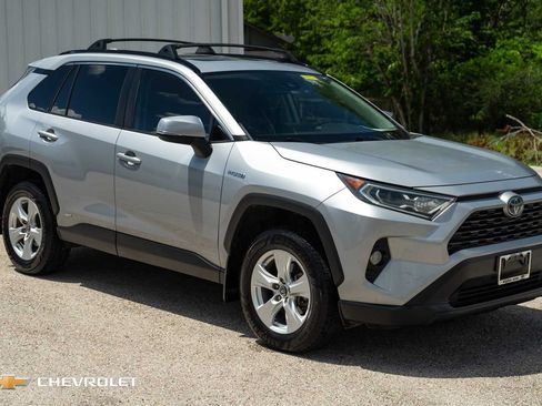 Used 2021 Toyota RAV4 XLE w/ Convenience Package AWD/4WD image 3