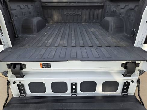 Used 2024 GMC Sierra 1500 AT4 w/ Technology Package AWD/4WD image 30