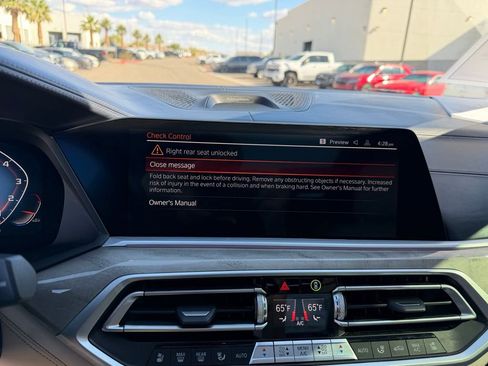 Used 2021 BMW X7 M50i w/ Dynamic Handling Package AWD/4WD image 32
