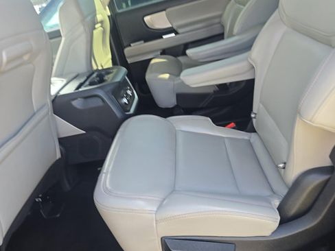 Used 2025 Ford Expedition Active AWD/4WD image 15