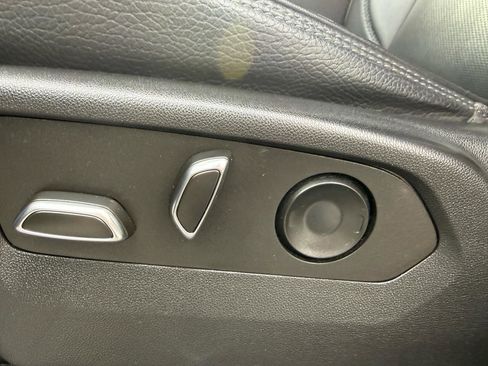 Used 2022 GMC Yukon XL Denali image 13