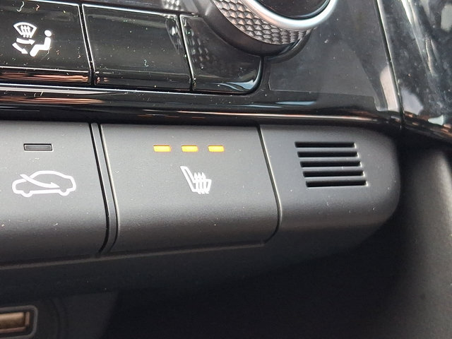 Certified 2023 Hyundai Elantra Limited FWD image 26
