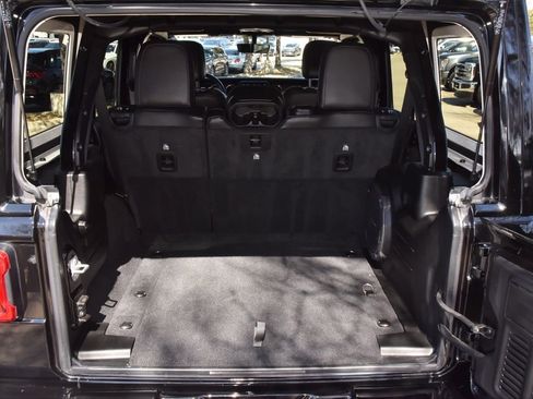 Used 2022 Jeep Wrangler Unlimited Sahara image 36