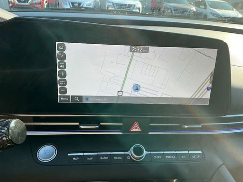 Used 2024 Hyundai Elantra SEL w/ Convenience Package image 12