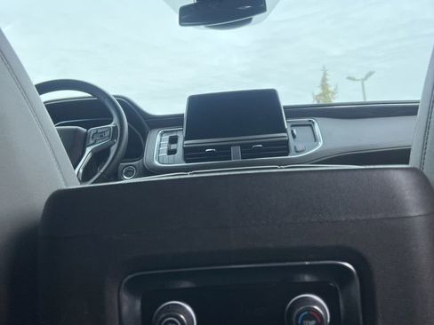 Used 2024 Chevrolet Suburban LT image 24