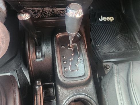 Used 2013 Jeep Wrangler Unlimited Sport AWD/4WD image 21