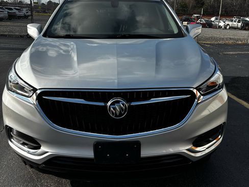 Used 2020 Buick Enclave Essence w/ Sound and Sites Package image 3