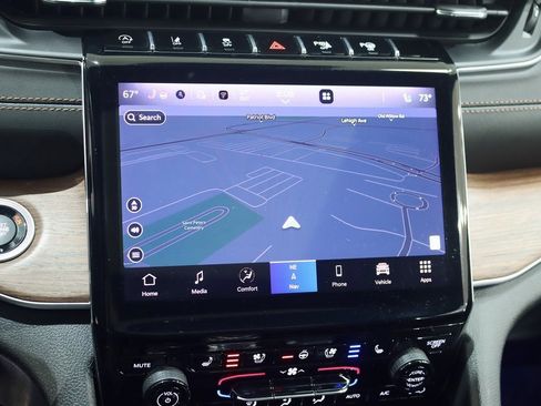 Used 2023 Jeep Grand Cherokee L Summit w/ High Altitude Package image 19