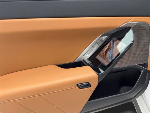 Used 2023 BMW 740i image 44